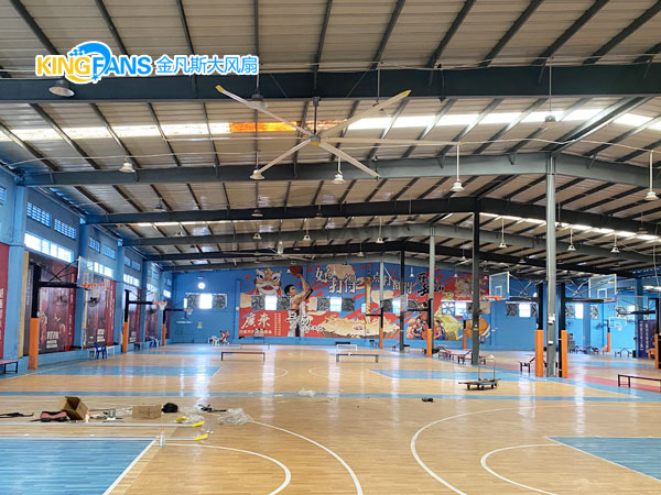 室內(nèi)籃球館大風(fēng)扇改善通風(fēng)降溫 室內(nèi)籃球館大風(fēng)扇改善通風(fēng)降溫
